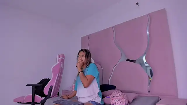 sharithasm online show from March 11, 8:04 pm