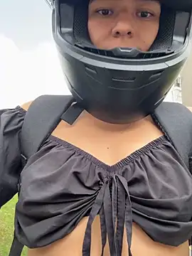 Snapshot of TaylorrHill chatting on February 4, 6:58 pm TaylorrHill online show from February 4, 6:58 pm