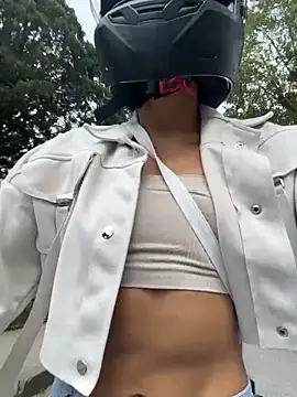 Snapshot of TaylorrHill chatting on February 28, 6:31 pm TaylorrHill online show from February 28, 6:31 pm