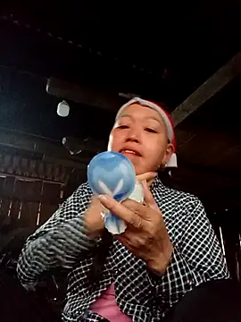 Snapshot of Agnes-baby chatting on February 11, 1:21 am Agnes-baby online show from February 11, 1:21 am