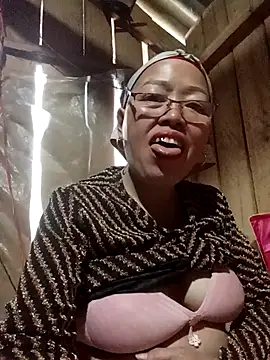 Snapshot of Agnes-baby chatting on February 15, 7:51 am Agnes-baby online show from February 15, 7:51 am