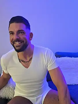 Angelo 33 online show from February 6, 8:01 pm