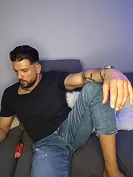 Angelo 33 online show from March 31, 10:10 pm