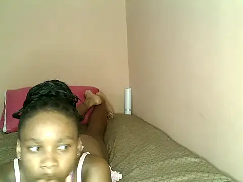 Cutenique online show from January 7, 2:30 pm