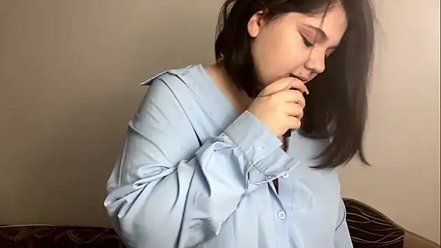 Snapshot of LunaBlakes chatting on February 13, 7:48 am LunaBlakes online show from February 13, 7:48 am