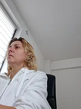 Amelia9798 online show from February 23, 6:44 am