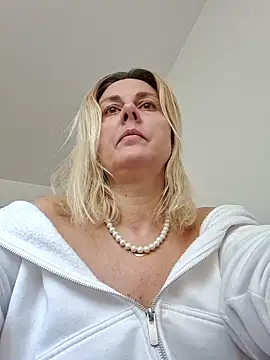 Amelia9798 online show from February 27, 7:30 am