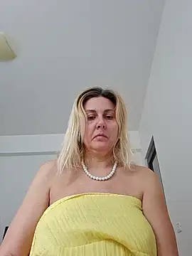 Amelia9798 online show from February 28, 8:26 am