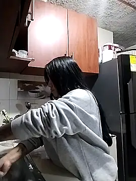 Snapshot of NoaBaker chatting on January 13, 2:50 am NoaBaker online show from January 13, 2:50 am