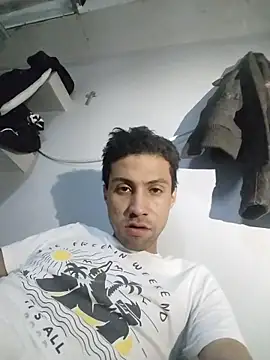 Snapshot of AlejandreBy chatting on April 11, 2:27 am AlejandreBy online show from April 11, 2:27 am