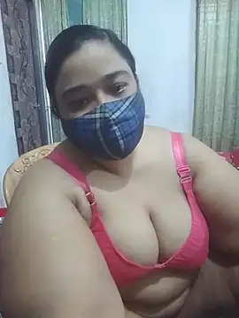 Snapshot of momo_loves chatting on April 18, 9:57 am momo loves online show from April 18, 9:57 am