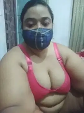 Snapshot of momo_loves chatting on April 18, 7:58 pm momo loves online show from April 18, 7:58 pm