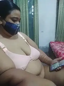 Snapshot of momo_loves chatting on April 24, 6:32 pm momo loves online show from April 24, 6:32 pm