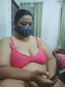 Snapshot of momo_loves chatting on May 1, 6:01 pm momo loves online show from May 1, 6:01 pm