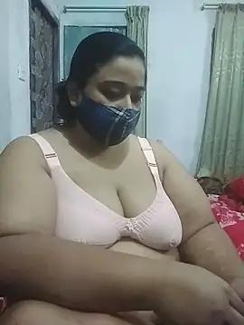 Snapshot of momo_loves chatting on May 3, 7:53 pm momo loves online show from May 3, 7:53 pm