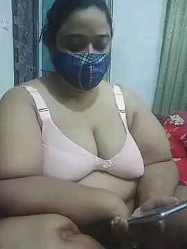 Snapshot of momo_loves chatting on May 11, 2:34 pm momo loves online show from May 11, 2:34 pm
