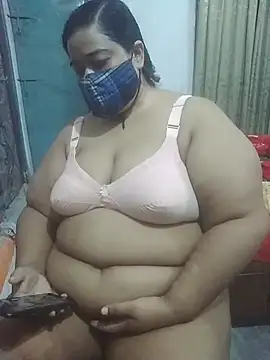 Snapshot of momo_loves chatting on May 14, 7:31 pm momo loves online show from May 14, 7:31 pm