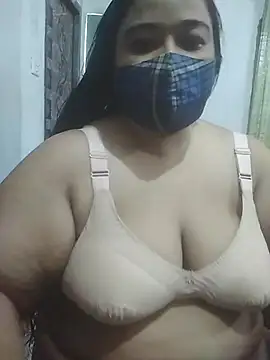 Snapshot of momo_loves chatting on May 15, 8:32 am momo loves online show from May 15, 8:32 am