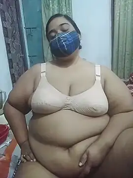 Snapshot of momo_loves chatting on May 24, 9:31 pm momo loves online show from May 24, 9:31 pm