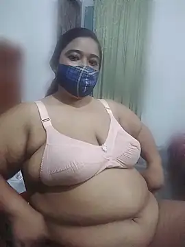 Snapshot of momo_loves chatting on June 1, 8:10 pm momo loves online show from June 1, 8:10 pm