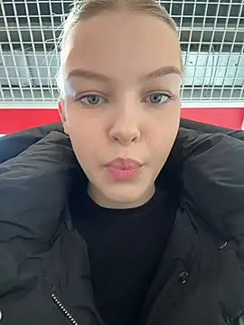 AshleyMur online show from March 7, 5:59 am