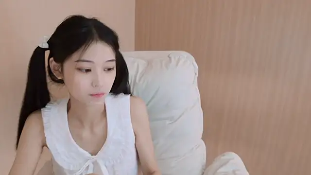 Snapshot of iiiiiiiiiu chatting on April 9, 6:19 am iiiiiiiiiu online show from April 9, 6:19 am