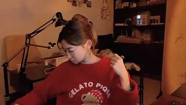 Snapshot of Xiaojuzi- chatting on April 8, 1:22 pm Xiaojuzi- online show from April 8, 1:22 pm