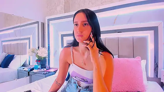 IsaBlue online show from February 14, 1:52 pm