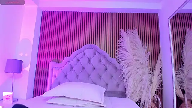 Violett hott  online show from March 6, 12:23 pm