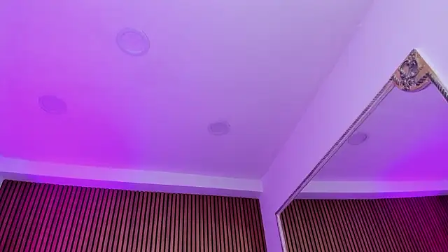 Violett hott  online show from March 14, 12:54 pm