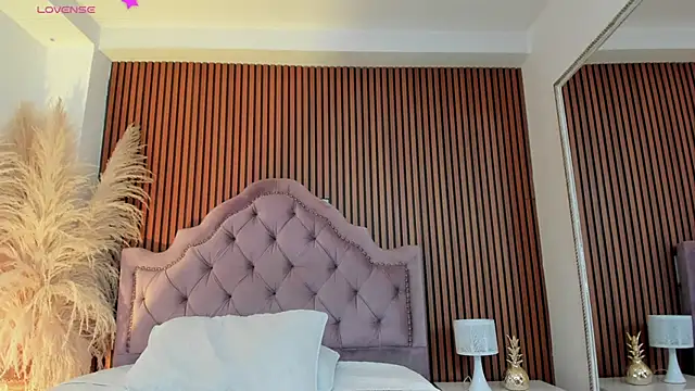 Violett hott  online show from March 24, 12:43 pm