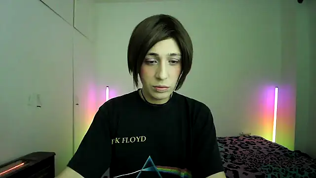 Snapshot of HoneyValentine chatting on February 13, 9:44 pm HoneyValentine online show from February 13, 9:44 pm