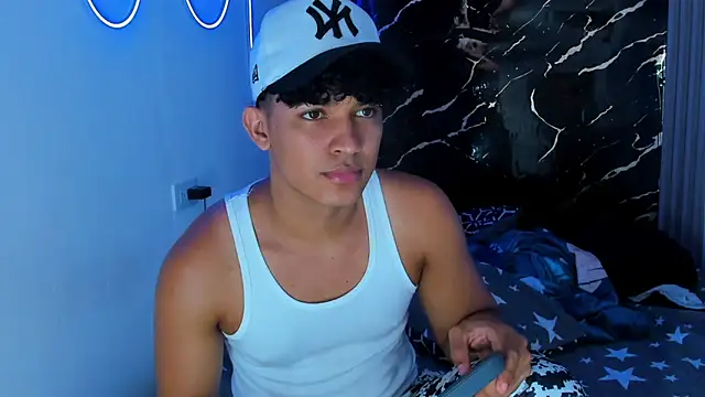 jamescurly00 online show from January 6, 10:01 pm