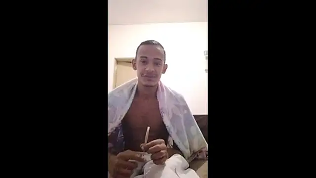 Snapshot of Magrinhodelicia011 chatting on June 12, 12:31 am Magrinhodelicia011 online show from June 12, 12:31 am