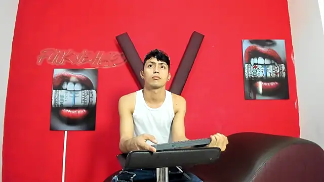 Snapshot of AVENGER_BOYS2026 chatting on May 19, 7:20 pm AVENGER BOYS2026 online show from May 19, 7:20 pm