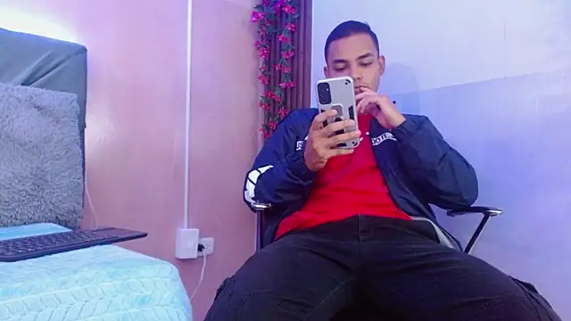 Snapshot of studentdeivy_ chatting on February 4, 10:32 am studentdeivy online show from February 4, 10:32 am