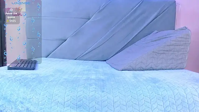 Snapshot of studentdeivy_ chatting on February 20, 2:28 pm studentdeivy online show from February 20, 2:28 pm