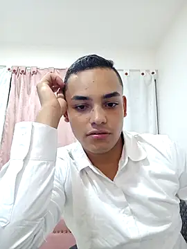 Snapshot of studentdeivy_ chatting on March 17, 11:52 pm studentdeivy online show from March 17, 11:52 pm