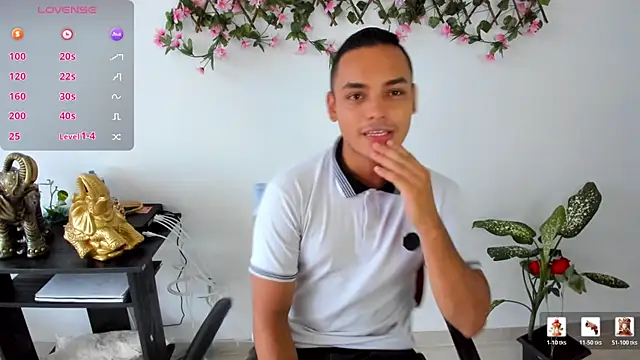 Snapshot of studentdeivy_ chatting on April 3, 10:52 pm studentdeivy online show from April 3, 10:52 pm