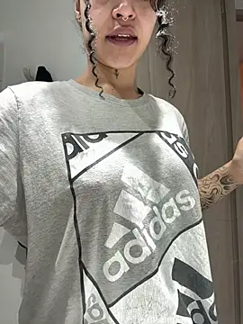 crystal dlun online show from March 22, 2:42 pm