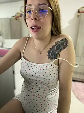 NatalyPinky online show from May 13, 9:55 pm