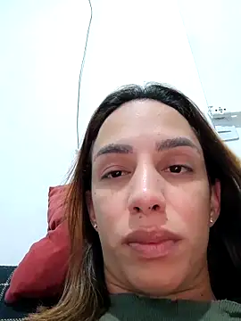 Snapshot of ofjuliaa chatting on February 8, 2:59 am ofjuliaa online show from February 8, 2:59 am