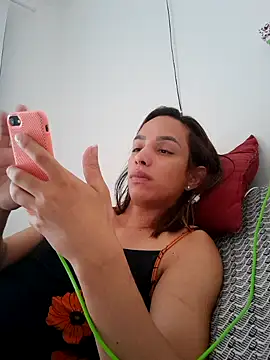 Snapshot of ofjuliaa chatting on February 14, 5:10 pm ofjuliaa online show from February 14, 5:10 pm