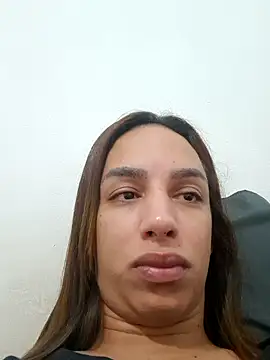 Snapshot of ofjuliaa chatting on February 18, 2:24 pm ofjuliaa online show from February 18, 2:24 pm