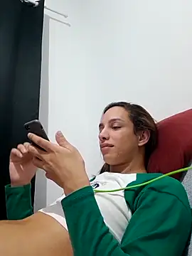 Snapshot of ofjuliaa chatting on April 19, 11:18 pm ofjuliaa online show from April 19, 11:18 pm