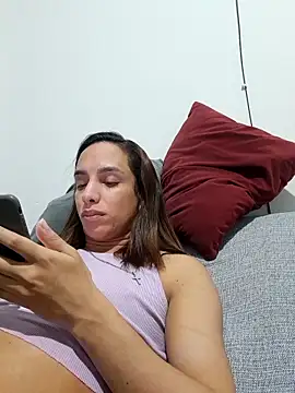 Snapshot of ofjuliaa chatting on April 23, 3:08 am ofjuliaa online show from April 23, 3:08 am