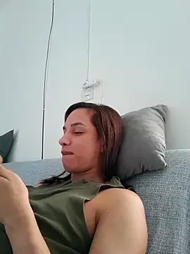 Snapshot of ofjuliaa chatting on May 5, 2:36 pm ofjuliaa online show from May 5, 2:36 pm