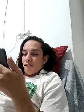 Snapshot of ofjuliaa chatting on May 9, 1:33 am ofjuliaa online show from May 9, 1:33 am