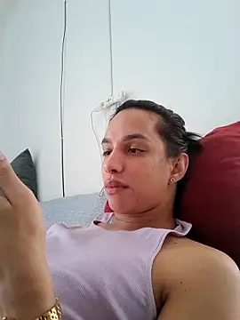 Snapshot of ofjuliaa chatting on May 15, 5:53 pm ofjuliaa online show from May 15, 5:53 pm