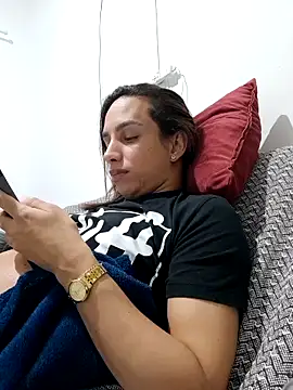 Snapshot of ofjuliaa chatting on May 21, 2:40 am ofjuliaa online show from May 21, 2:40 am